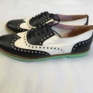 Pretty Ballerinas - Charlize Black & White Oxfords